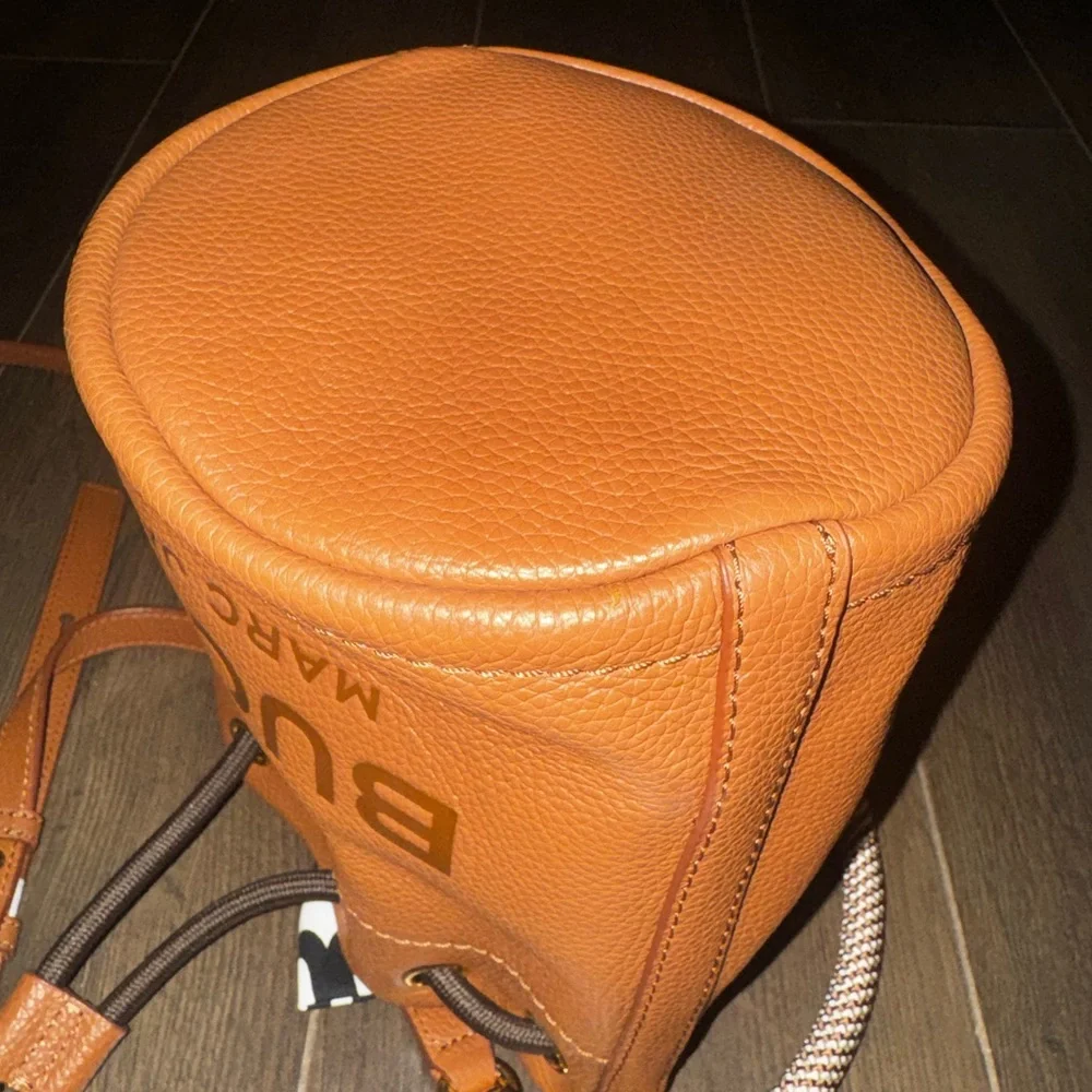 Marc Jacobs Caramel Brown Pebbled Leather Bucket Crossbody Bag - Picture 7 of 8